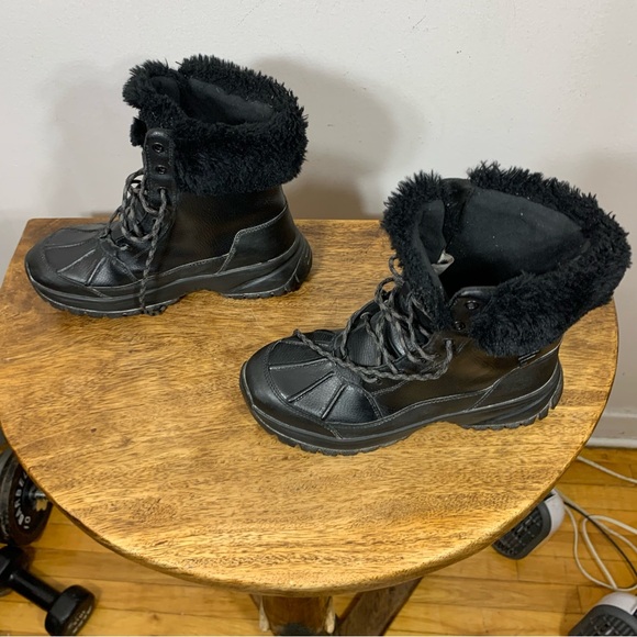 UGG Women Black Winter waterproof Boots - Picture 4 of 12